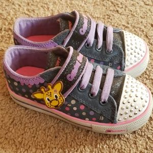 Girls Skechers light up denim sneakers sz 8